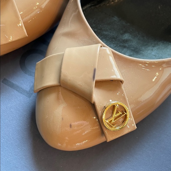 Louis Vuitton Patent Leather Fiancée Pumps With Box - Picture 7 of 16